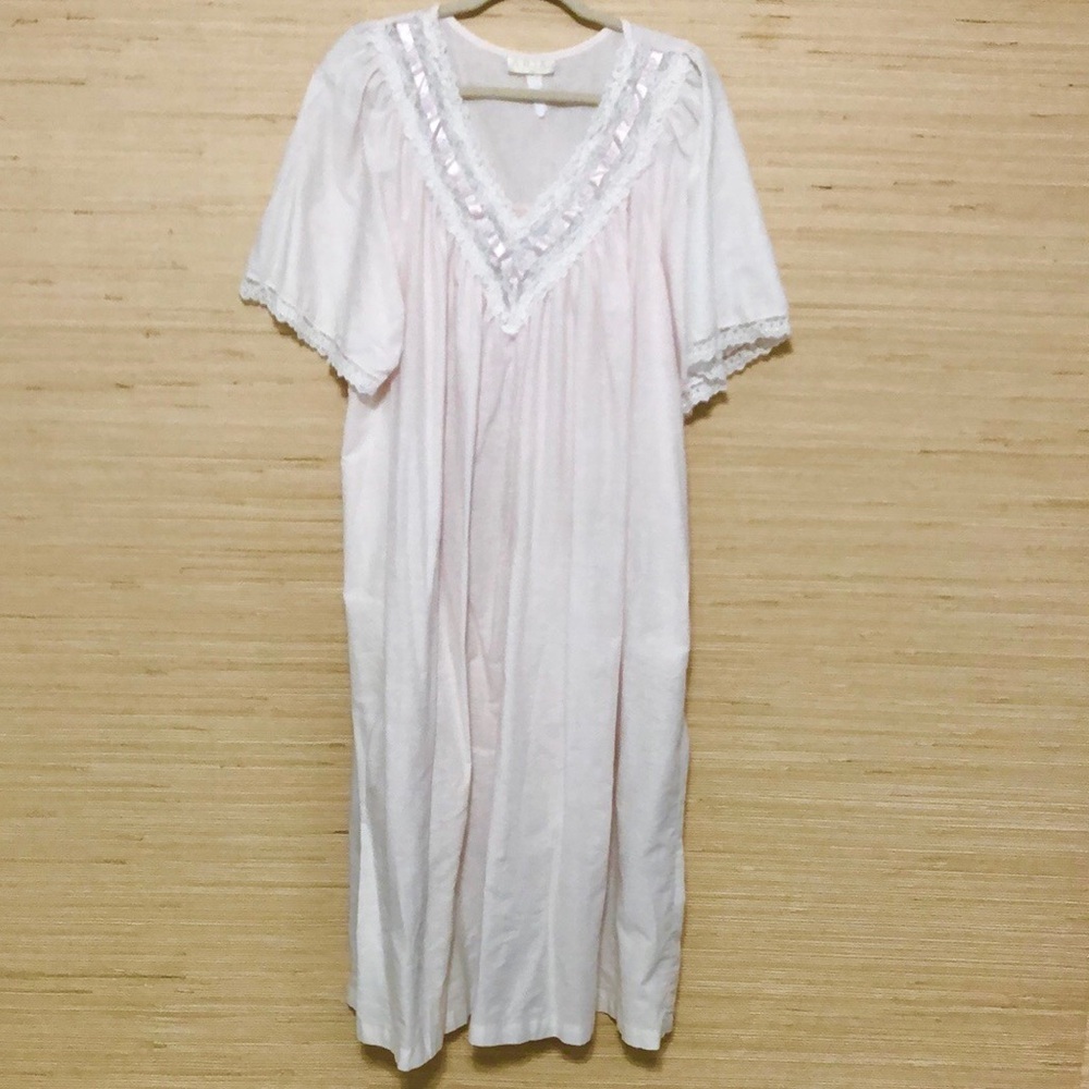 Aria Women's Vintage Pale Pink Lace Floral Embroidered Embossed Long Nightgown